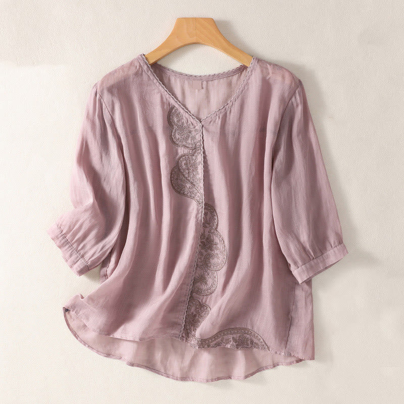 Damska koszulka z krótkim rękawem i dekoltem w serek z haftowanym wzorem "Buddha Stones" - Śliwka - US14, UK/AU18, EU46 (2XL) - image 0