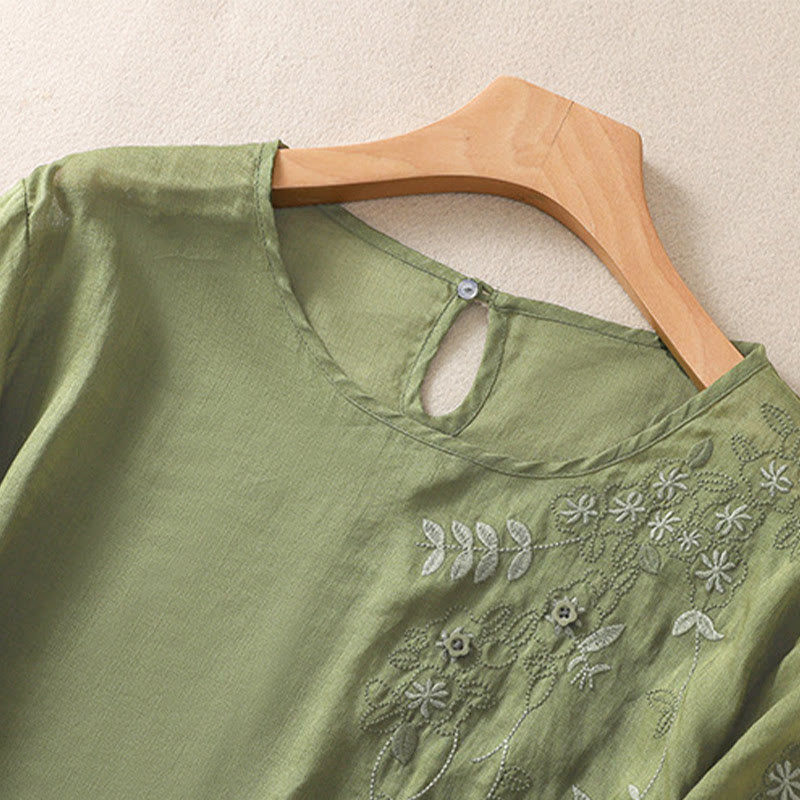 Damska bawełniana lniana koszulka z krótkim rękawem i haftem "Buddha Stones" z kwiatowym wzorem i rozcięciem u dołu - image 3