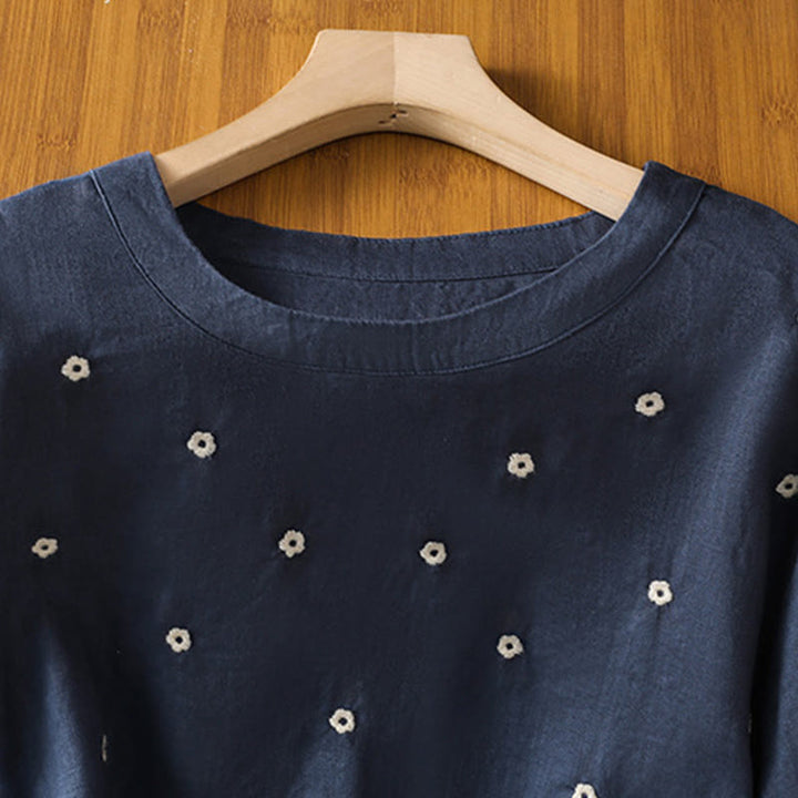 Damska koszulka z krótkim rękawem i haftowanym kwiatowym motywem „Buddha Stones” - image 2