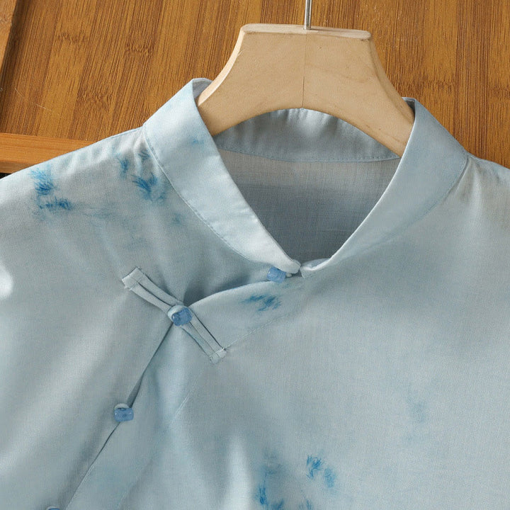 Koszula damska bez rękawów z jasnoniebieskim nadrukiem „ Buddha Stones” z żabim guzikiem - image 6