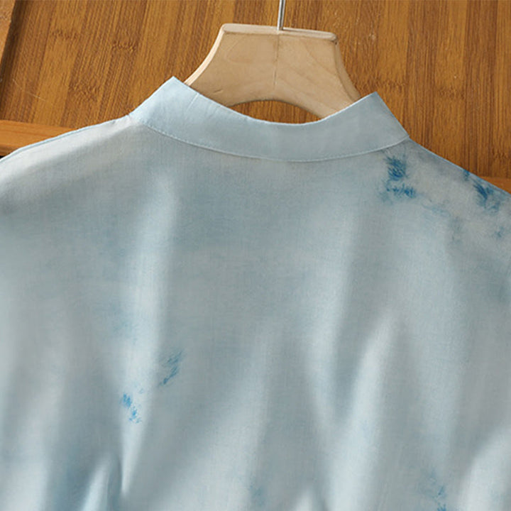 Koszula damska bez rękawów z jasnoniebieskim nadrukiem „ Buddha Stones” z żabim guzikiem - image 4