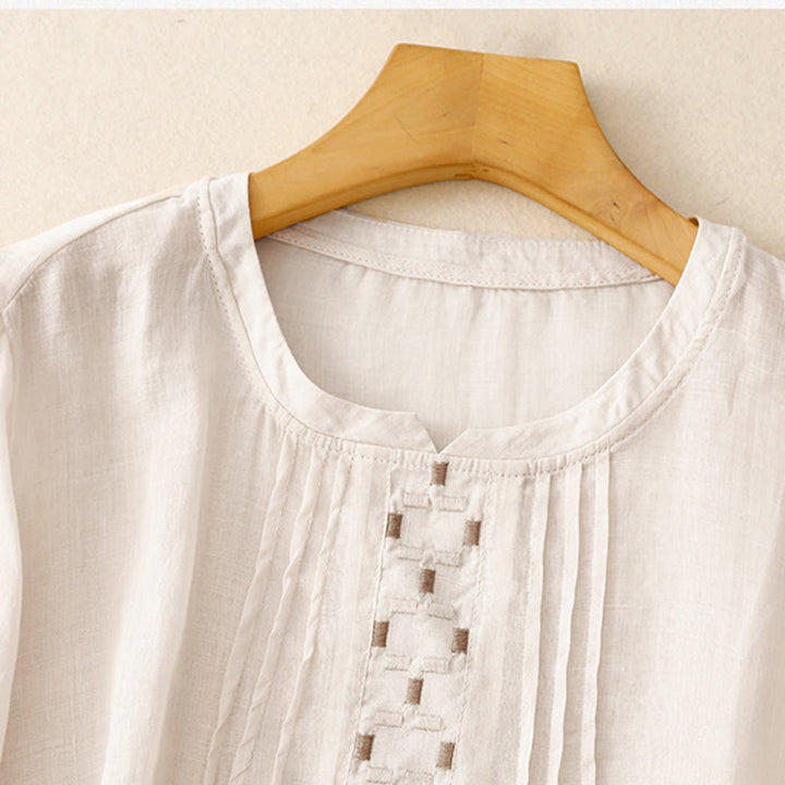 Damska bawełniana lniana koszulka z krótkim rękawem i haftowanymi Buddha Stones , z okrągłym dekoltem i plisami - image 2