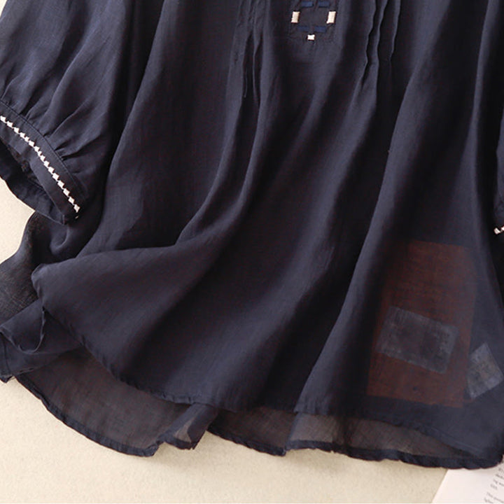 Damska bawełniana lniana koszulka z krótkim rękawem i haftowanymi Buddha Stones , z okrągłym dekoltem i plisami - image 15