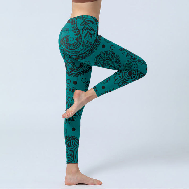Legginsy do jogi damskie z nadrukiem płatków kwiatów nerkowca w kolorze głębokiej zieleni z Buddha Stones - image 4