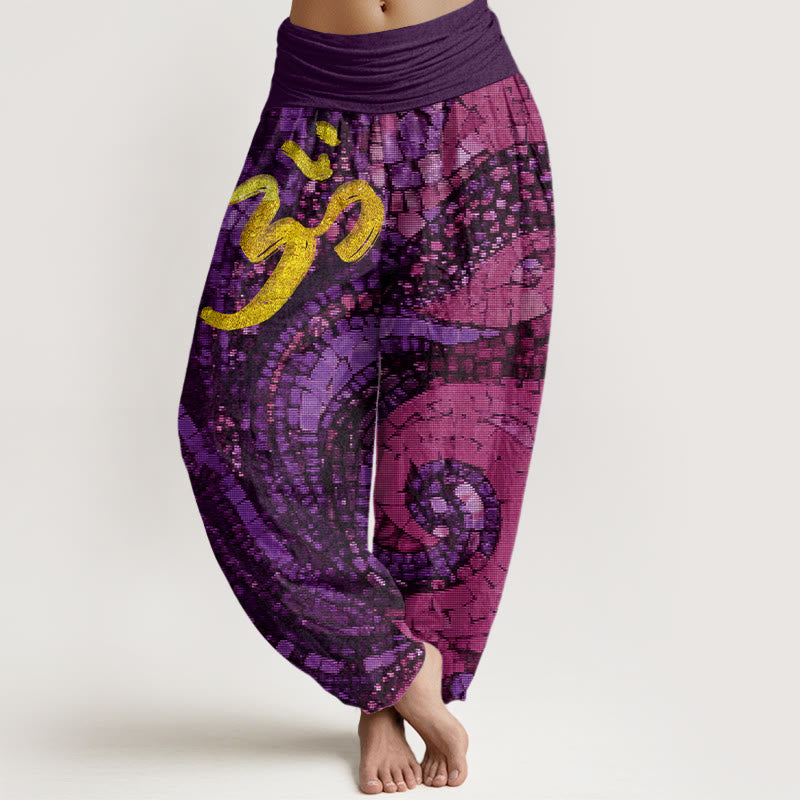 Damskie spodnie haremowe z elastyczną talią i motywem złotego symbolu Om w swobodnym stylu z Buddha Stones - Ciemna Magenta - US22, UK/AU26, EU54 (6XL) - image 5