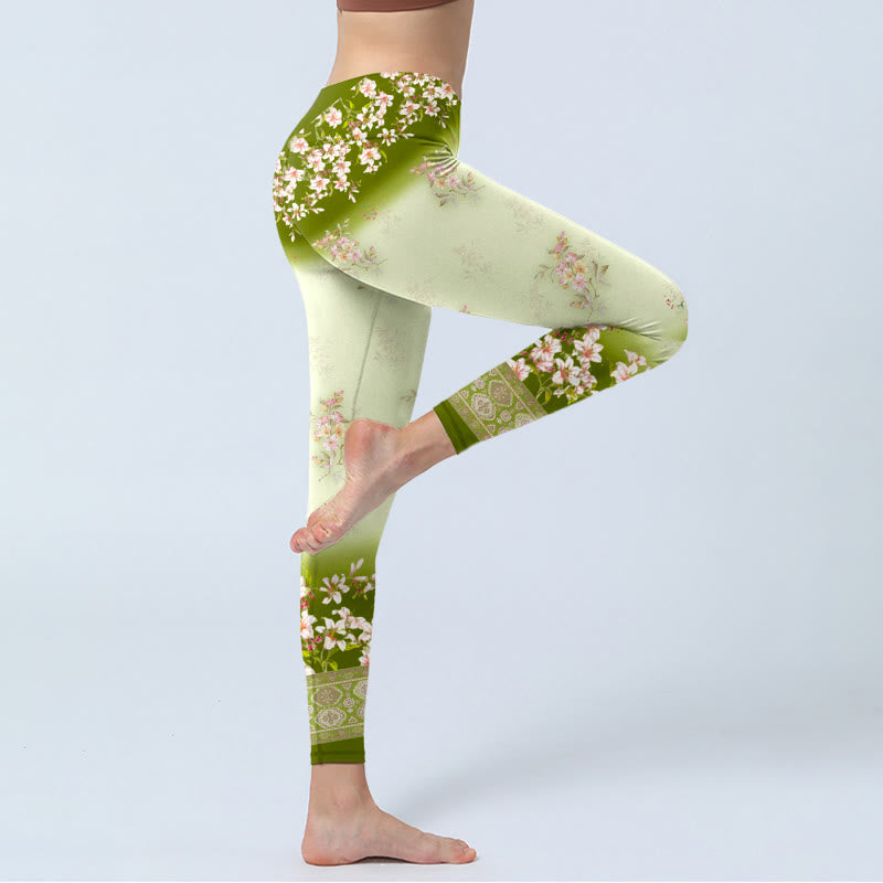 Damskie legginsy do jogi z nadrukiem "Buddha Stones" w różowe kwiaty i zielone liście - image 4