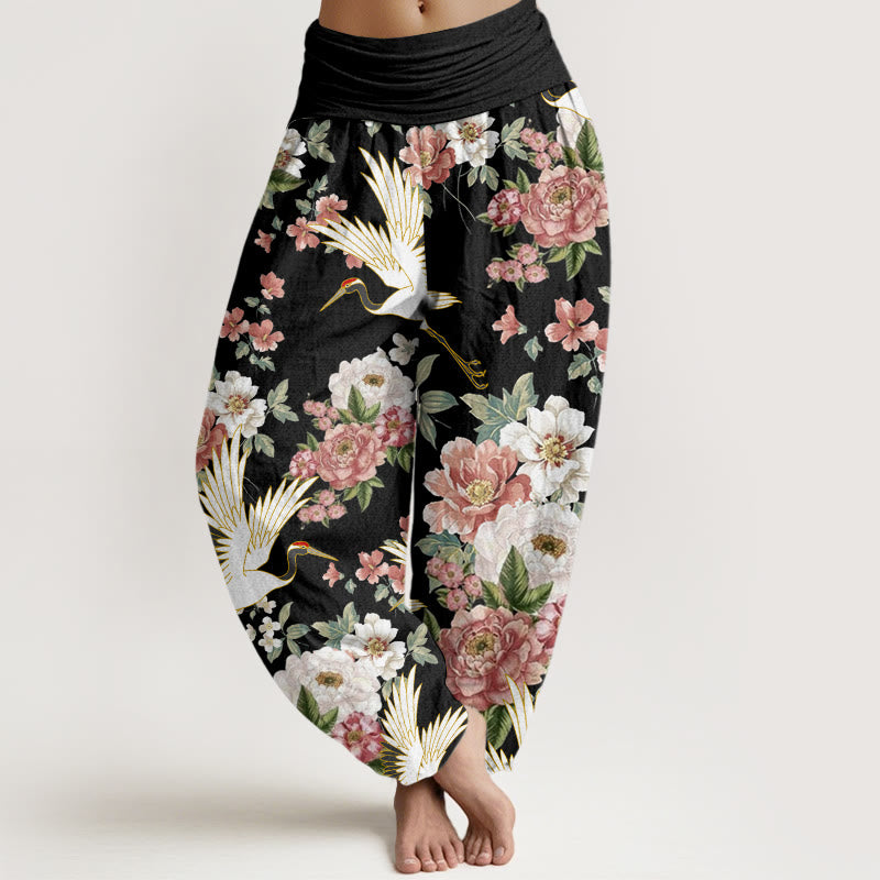 Damskie spodnie haremowe z elastyczną talią i wzorem "Buddha Stones" z żurawiami i kwitnącą piwonią - Czarny - US22, UK/AU26, EU54 (6XL) - image 1