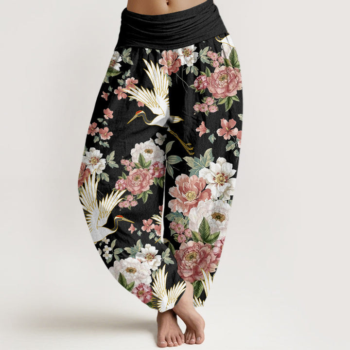 Damskie spodnie haremowe z elastyczną talią i wzorem "Buddha Stones" z żurawiami i kwitnącą piwonią - Czarny - US22, UK/AU26, EU54 (6XL) - image 1
