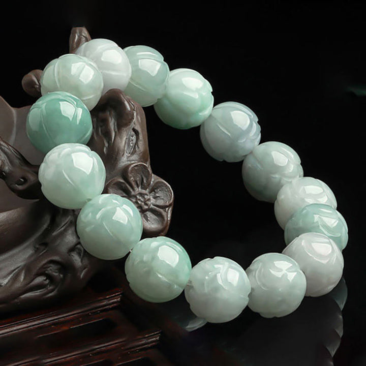 Bransoletka z naturalnego jadeitu z rzeźbionym lotosem i kamieniami Buddha Stones, symbolizująca dobrobyt - image 2