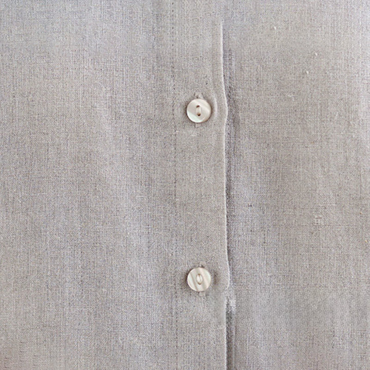 Koszula damska z bawełny i lnu z falbanką i okrągłym dekoltem, z motywem Buddha Stones , w jednolitym kolorze i guzikami - image 14