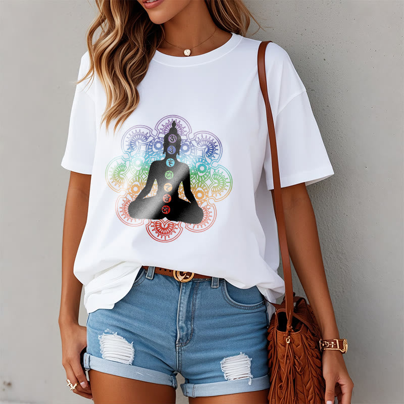 Koszulka z nadrukiem "Buddha Stones" z motywem medytującej postaci i kolorową mandalą - image 8