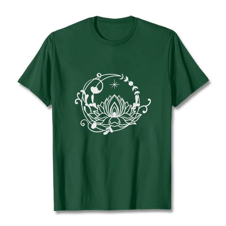 Koszulka z bawełny z motywem Buddha Stones , prostym wzorem kwiatu lotosu i płynących winorośli - ForestGreen - 2XL - image 11