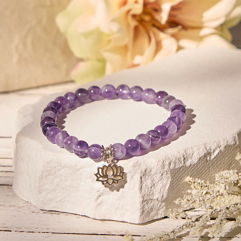 Bransoletka z naturalnych koralików Balance z ametystem i motywem lotosu, wykonana ze srebra próby 925 i Buddha Stones - image 11