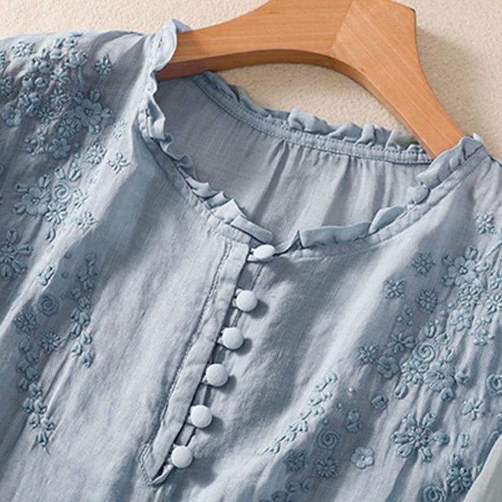 Koszula damska z bufiastymi rękawami i krótkim rękawem "Buddha Stones" w swobodnym, prostym fasonie z guzikami i kwiatowym haftem - image 5