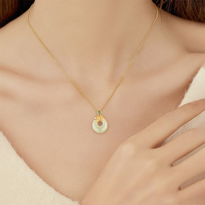 Naszyjnik z wisiorkiem z jadeitu Hetian z motywem lotosu i Buddha Stones wykonany ze srebra próby 925 i złota. - image 3