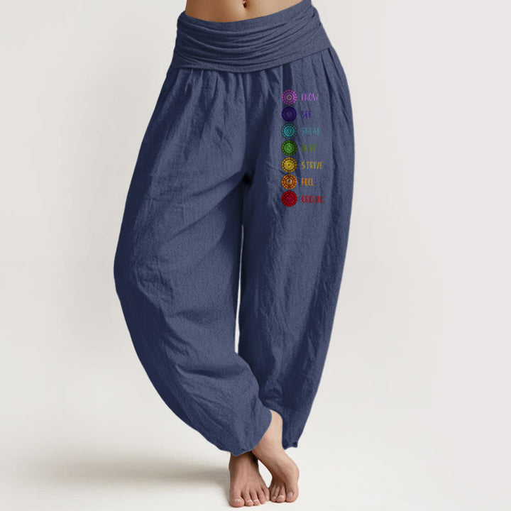 Damskie spodnie haremowe z elastyczną talią i czystą bawełną z nadrukiem "Buddha Stones: Siedem czakr" - DarkSlateBlue - US22, UK/AU26, EU54 (6XL) - image 5