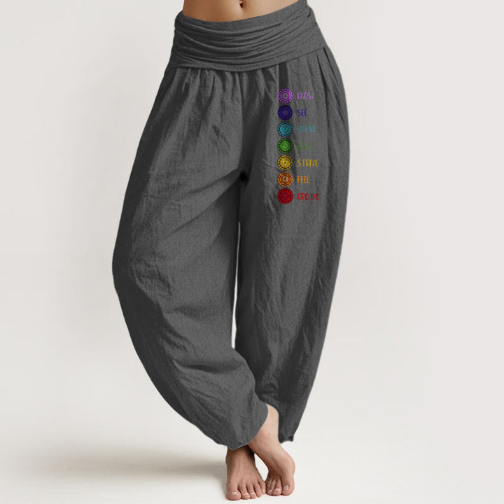 Damskie spodnie haremowe z elastyczną talią i czystą bawełną z nadrukiem "Buddha Stones: Siedem czakr" - Szary - US22, UK/AU26, EU54 (6XL) - image 8