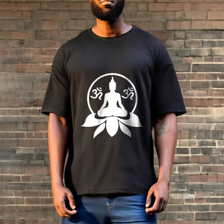 Koszulka z motywem OM i sanskryckimi mantrami z kamieniami Buddha Stones, siedzącym Buddą na kwiecie lotosu - image 8