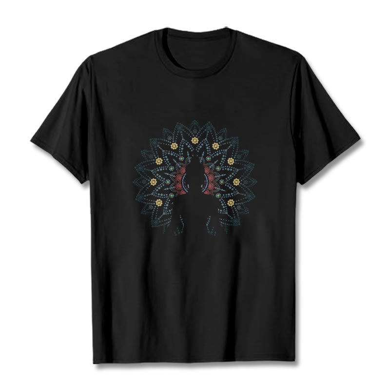 Koszulka z motywem siedzącego spokojnego Buddy z motywem kwiatów mandali z Buddha Stones Buddy - Czarny - 2XL - image 6