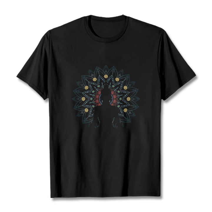 Koszulka z motywem siedzącego spokojnego Buddy z motywem kwiatów mandali z Buddha Stones Buddy - Czarny - 2XL - image 6