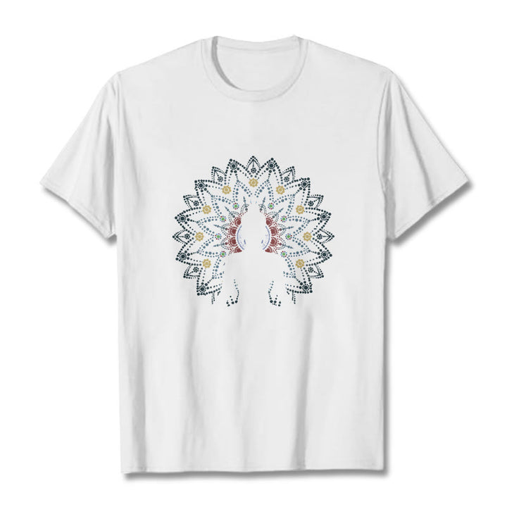 Koszulka z motywem siedzącego spokojnego Buddy z motywem kwiatów mandali z Buddha Stones Buddy - Biały - 2XL - image 0