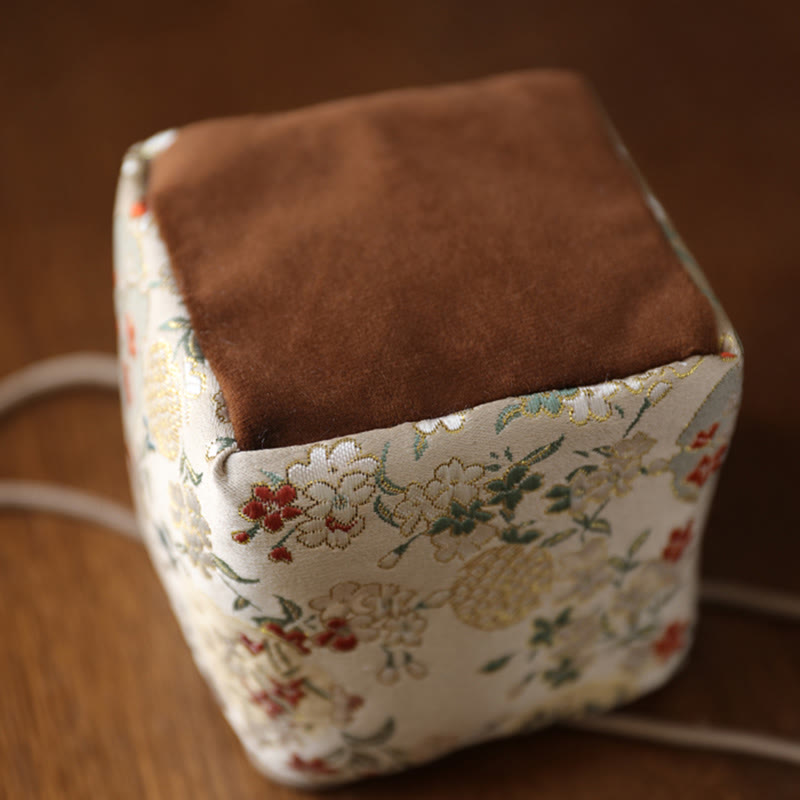 Mała torebka prezentowa do przechowywania biżuterii z motywem Buddha Stones 8*8*8 cm - image 5