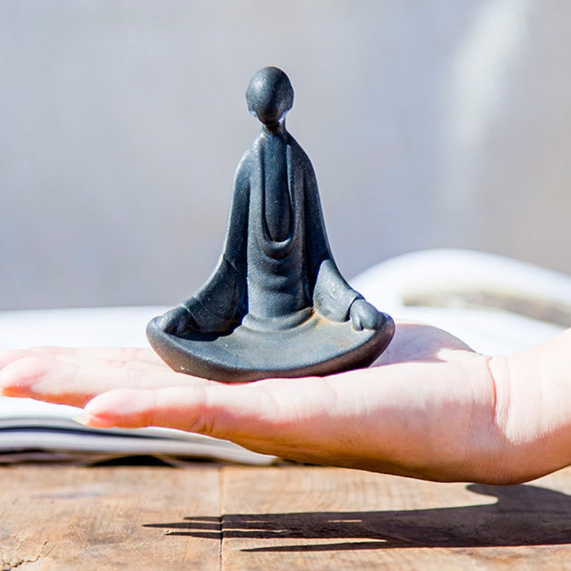 Ręcznie wykonany Buddha Stones siedzącego bezkształtnego Buddy z proszku żelaza i rdzy, odlew z żywicy - image 1