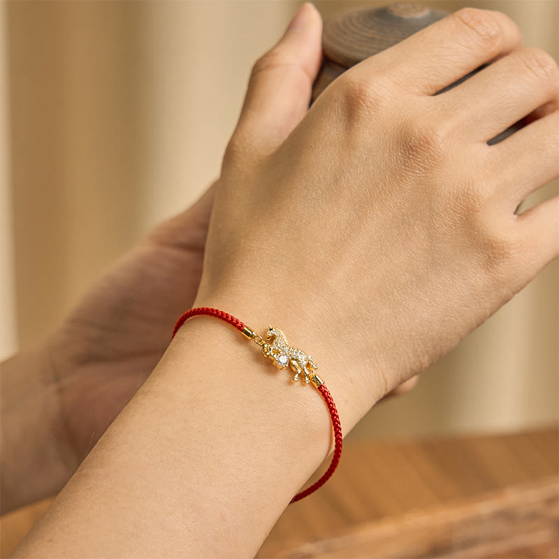 Bransoletka z Buddha Stones ze srebra próby 925, złota, Rok Konia, czerwony sznurek, regulowana, z napisem "Szczęście" - image 2