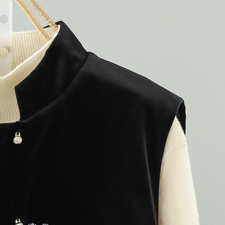 Kamizelka damska bez rękawów z haftem "Buddha Stones" w kolorze białym - image 9