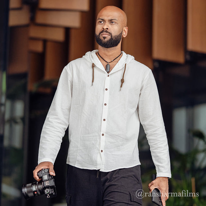 Koszula męska z długim rękawem i kapturem, w jednolitym kolorze, z nadrukiem "Buddha Stones", ze ściągaczem i guzikami, lniana - image 3