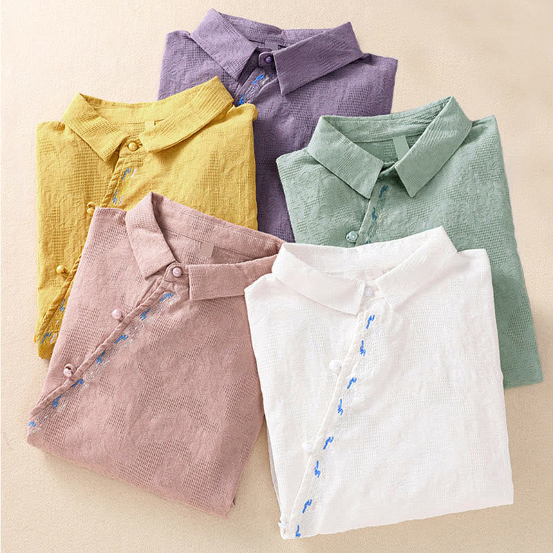 Koszula damska z długim rękawem z bawełny z haftem "Jesienne Buddha Stones" w asymetrycznym wzorze i żabą zapinaną na guziki - image 38