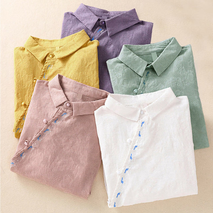 Koszula damska z długim rękawem z bawełny z haftem "Jesienne Buddha Stones" w asymetrycznym wzorze i żabą zapinaną na guziki - image 38