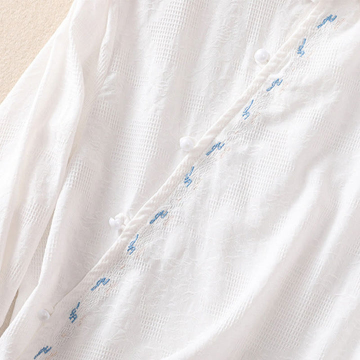 Koszula damska z długim rękawem z bawełny z haftem "Jesienne Buddha Stones" w asymetrycznym wzorze i żabą zapinaną na guziki - image 11