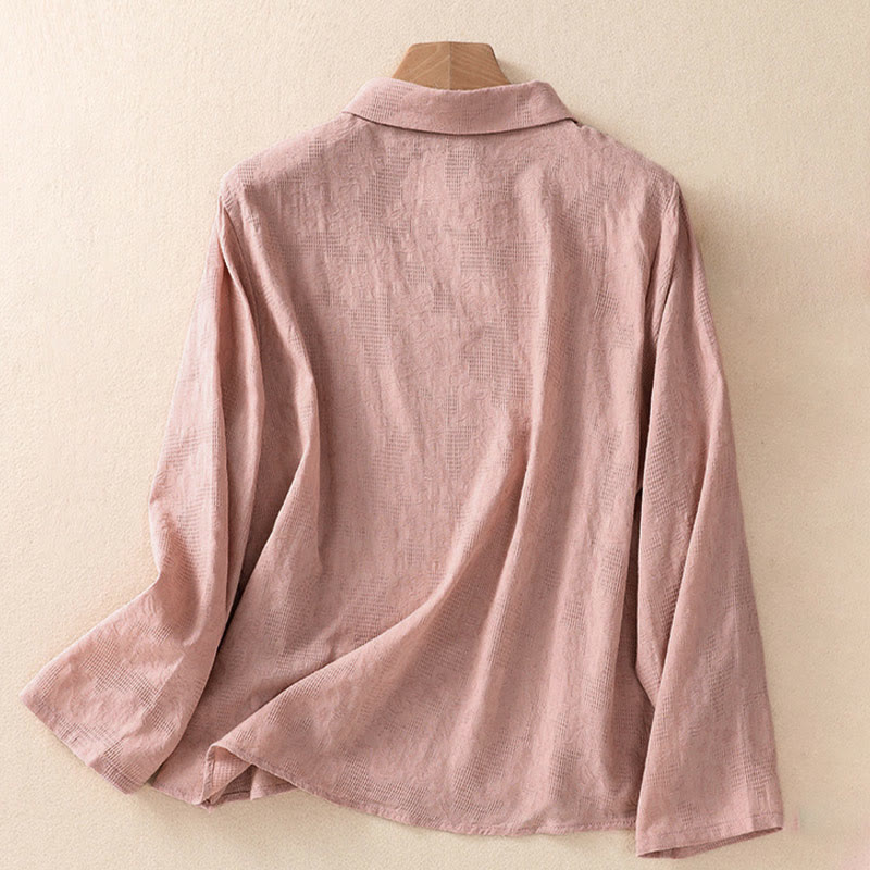 Koszula damska z długim rękawem z bawełny z haftem "Jesienne Buddha Stones" w asymetrycznym wzorze i żabą zapinaną na guziki - image 15