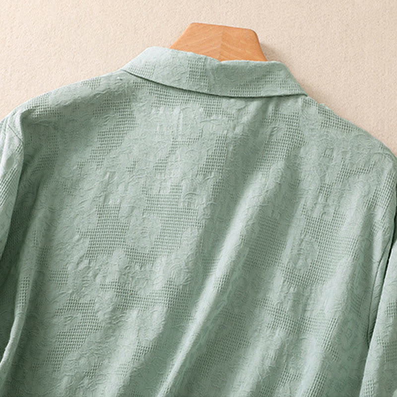 Koszula damska z długim rękawem z bawełny z haftem "Jesienne Buddha Stones" w asymetrycznym wzorze i żabą zapinaną na guziki - image 3