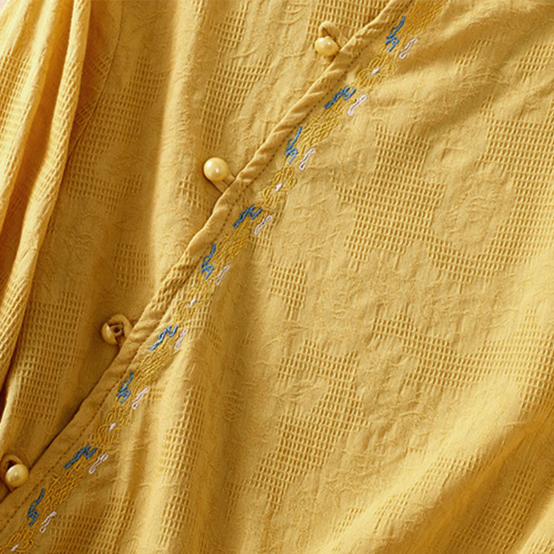 Koszula damska z długim rękawem z bawełny z haftem "Jesienne Buddha Stones" w asymetrycznym wzorze i żabą zapinaną na guziki - image 28