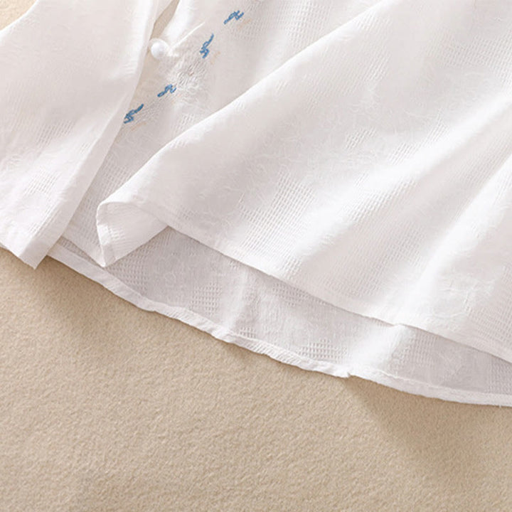 Koszula damska z długim rękawem z bawełny z haftem "Jesienne Buddha Stones" w asymetrycznym wzorze i żabą zapinaną na guziki - image 12