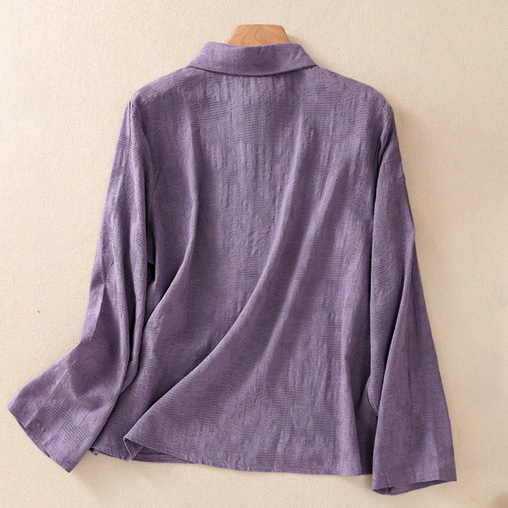 Koszula damska z długim rękawem z bawełny z haftem "Jesienne Buddha Stones" w asymetrycznym wzorze i żabą zapinaną na guziki - image 32