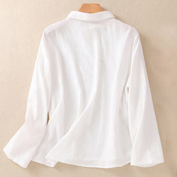 Koszula damska z długim rękawem z bawełny z haftem "Jesienne Buddha Stones" w asymetrycznym wzorze i żabą zapinaną na guziki - image 8