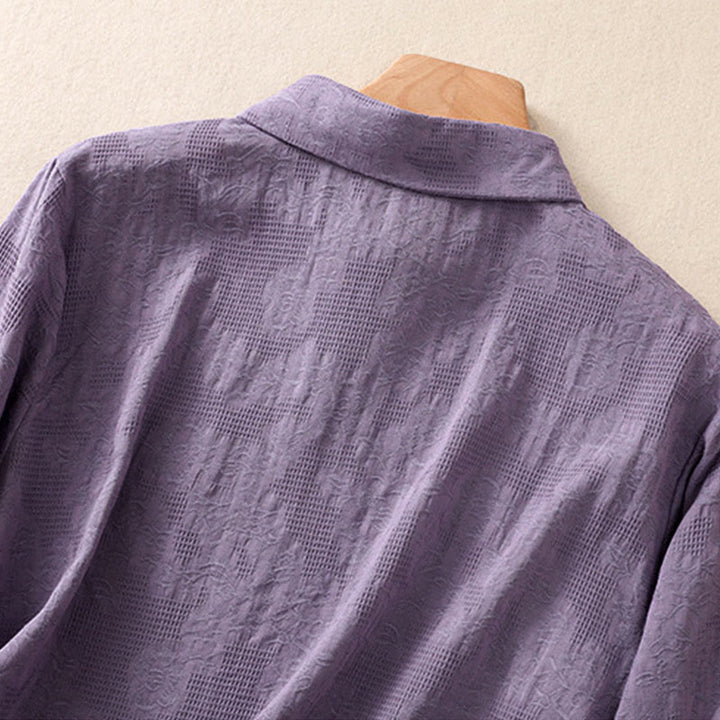 Koszula damska z długim rękawem z bawełny z haftem "Jesienne Buddha Stones" w asymetrycznym wzorze i żabą zapinaną na guziki - image 34