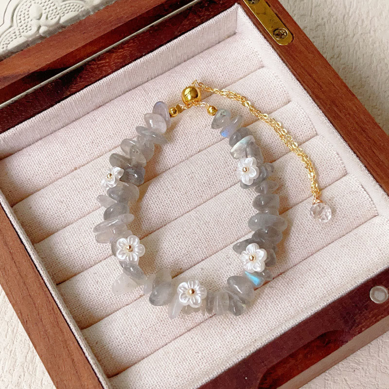 Bransoletka z nieregularnym wzorem kwiatów z kryształu Buddha Stones z ametystem i białym kryształem - Szary kamień księżycowy (obwód nadgarstka: 15-19 cm) - image 5