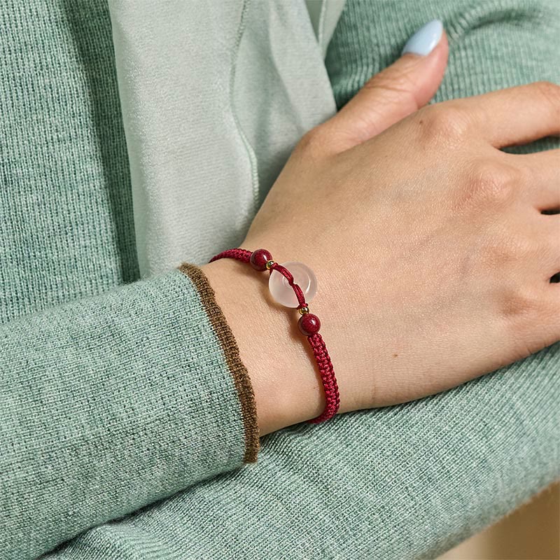 Bransoletka z klamrą Buddha Stones z białego agatu z płaskim węzłem i diamentowym węzłem z czerwonego sznurka - image 6