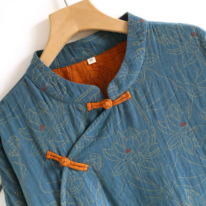 Sukienka midi z bawełny z długim rękawem i żakardowym wzorem w kwiaty w kształcie Buddha Stones, zapinana na guziki i kołnierzyk stójkowy - image 4