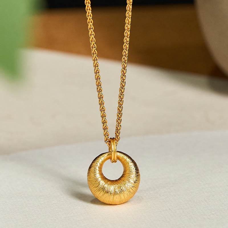 Naszyjnik z wisiorkiem "Buddha Stones" z 24-karatowej miedzi pozłacanej, z klamrą pokoju i teksturą bogactwa - Naszyjnik z metalowym łańcuszkiem z klamrą pokoju - image 0