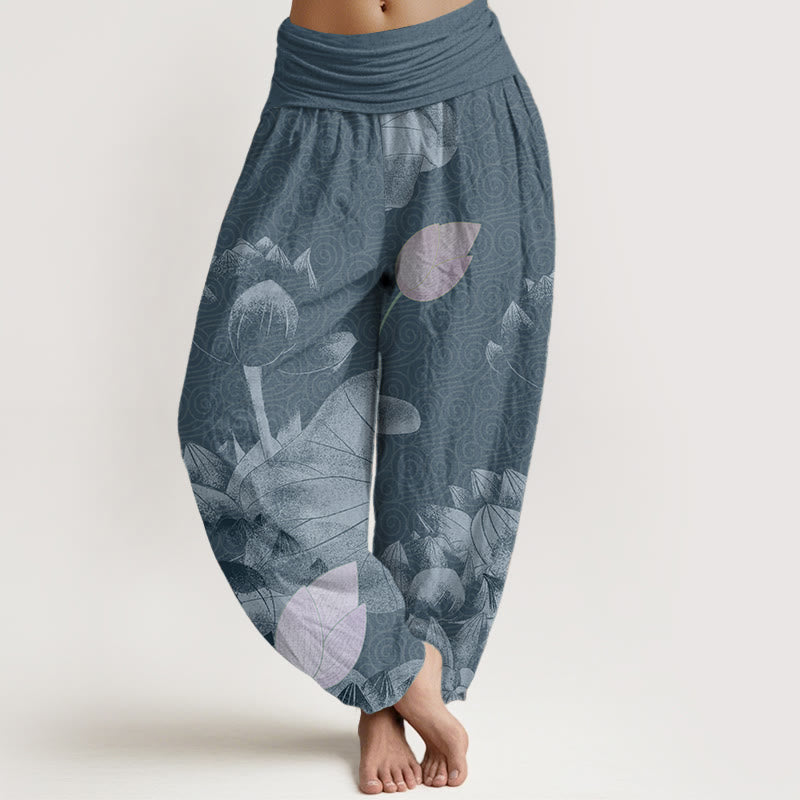 Damskie spodnie haremowe z elastyczną talią i bawełnianą różowo-białą imitacją lotosu z Buddha Stones - Stalowoniebieski - US22, UK/AU26, EU54 (6XL) - image 4