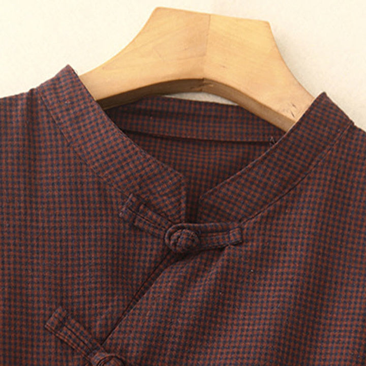 Jesienna sukienka midi z brązowymi kratkami i kołnierzykiem w kolorze brązowym z Buddha Stones aplikacją i kieszeniami - image 2