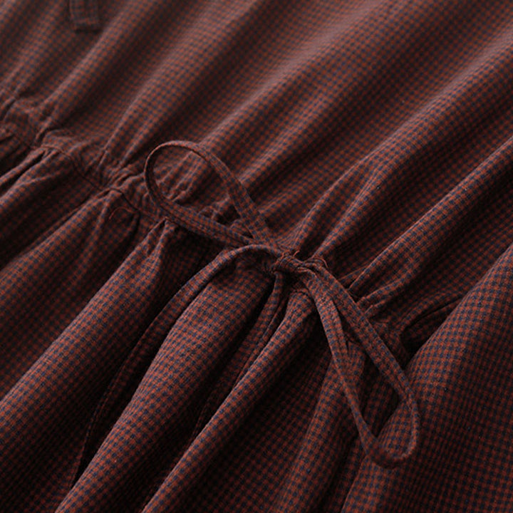 Jesienna sukienka midi z brązowymi kratkami i kołnierzykiem w kolorze brązowym z Buddha Stones aplikacją i kieszeniami - image 7