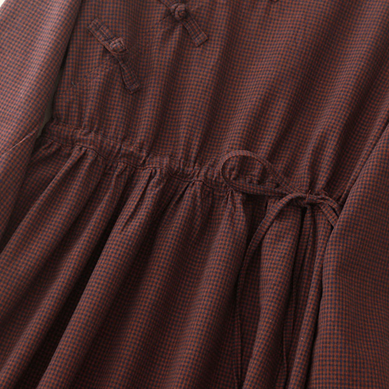 Jesienna sukienka midi z brązowymi kratkami i kołnierzykiem w kolorze brązowym z Buddha Stones aplikacją i kieszeniami - image 5