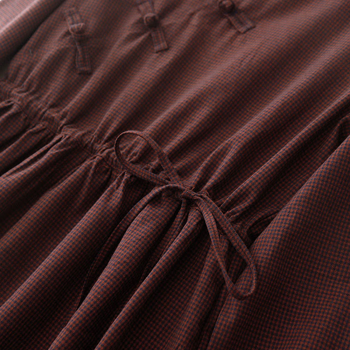 Jesienna sukienka midi z brązowymi kratkami i kołnierzykiem w kolorze brązowym z Buddha Stones aplikacją i kieszeniami - image 6