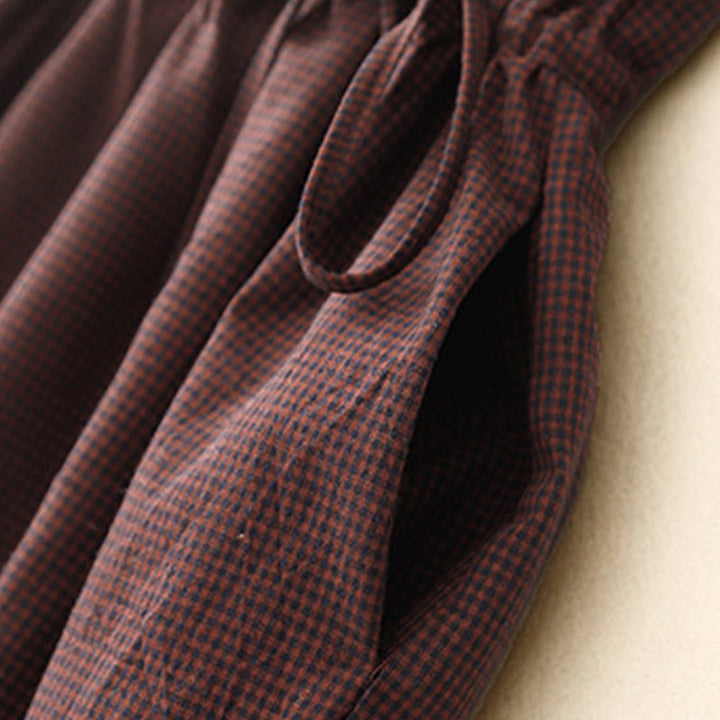 Jesienna sukienka midi z brązowymi kratkami i kołnierzykiem w kolorze brązowym z Buddha Stones aplikacją i kieszeniami - image 8